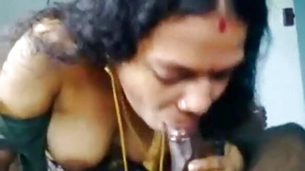 Sweet teen un Latina MILF pielūdz viens otra mitro persiku