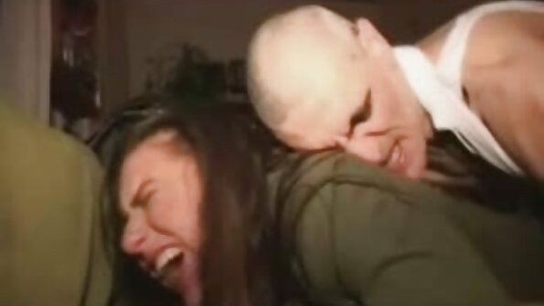 Divām lesbietēm, kurām patīk incītis, nerūp vecuma atšķirība
